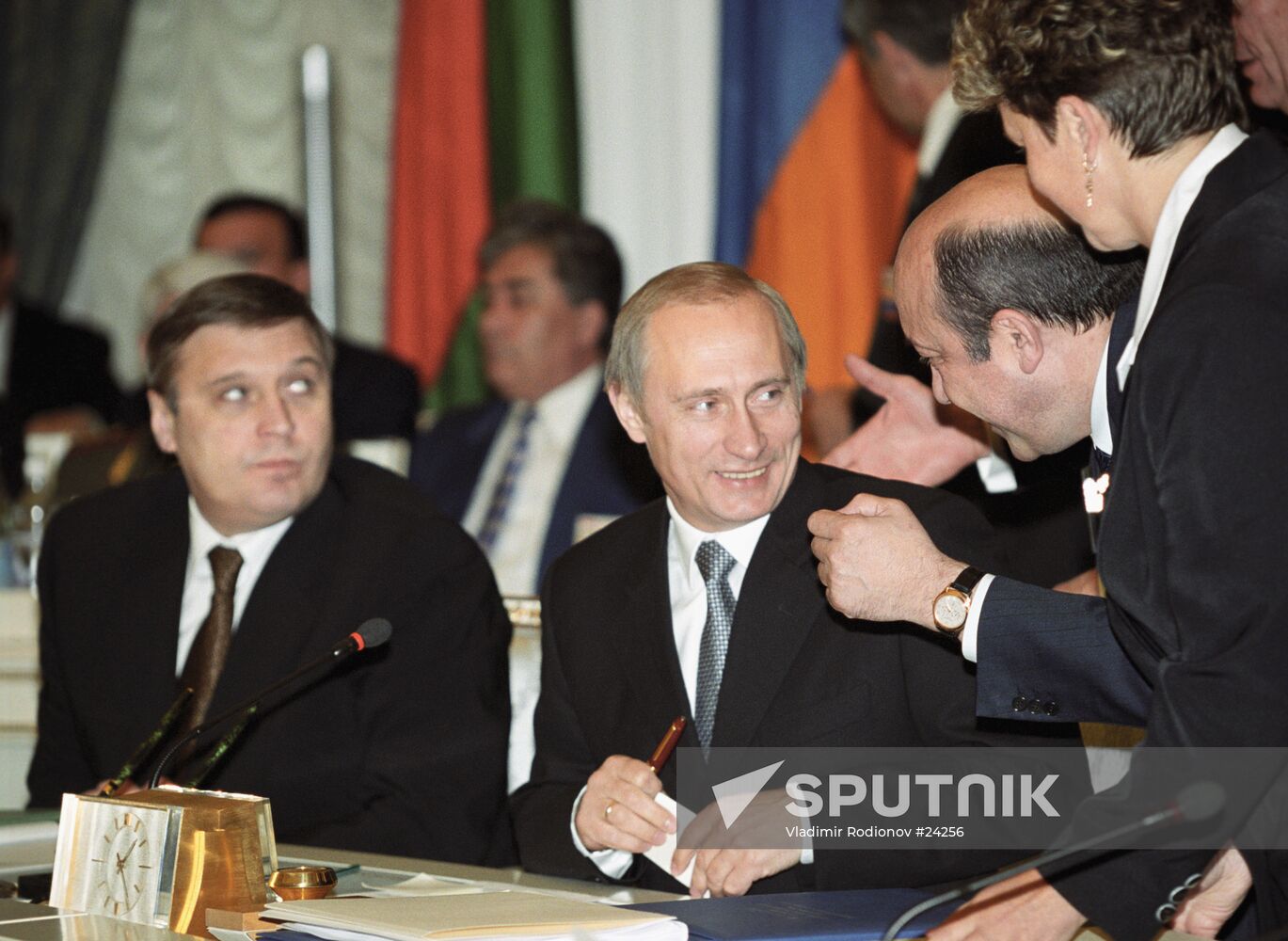 PUTIN MEETING CIS HEADS OF STATE