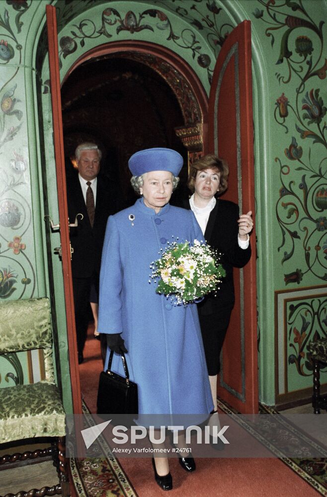 QUEEN ELIZABETH II KREMLIN