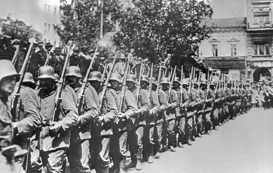 GERMAN TROOPS KIEV OCCUPATION