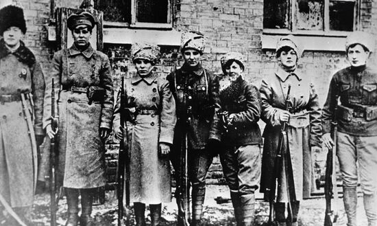 WOMEN RED ARMY SOLDIERS DEPARTURE FRONT LINE
