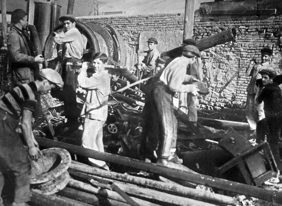 KOMSOMOL MEMBERS SCRAP PICKING BAKU