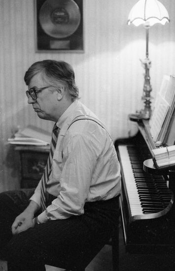 PAULS COMPOSER PIANO