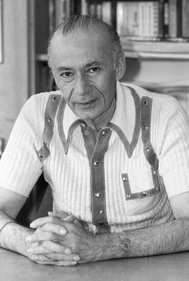 IZVESTIA COMMENTATOR STURUA
