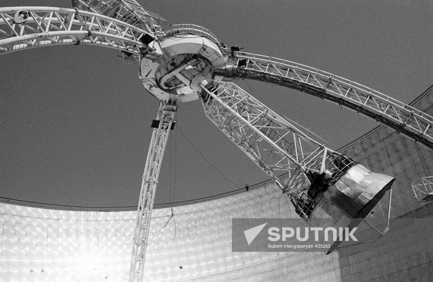 GIANT TELESCOPE ENTRY INTO SERVICE