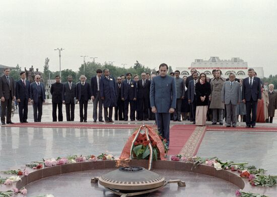 MINSK GANDHI VISIT ETERNAL FIRE WREATH