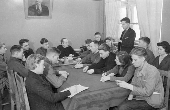 KOMSOMOL MEMBERS MEETING BUREAU