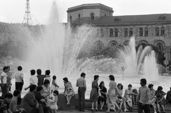 FOUNTAINS LENIN SQUARE YEREVAN