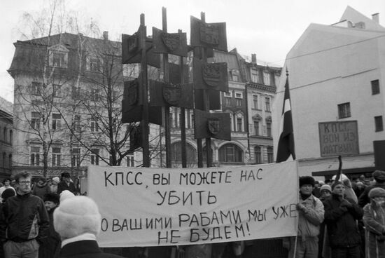 PICKETS PROTEST RIGA