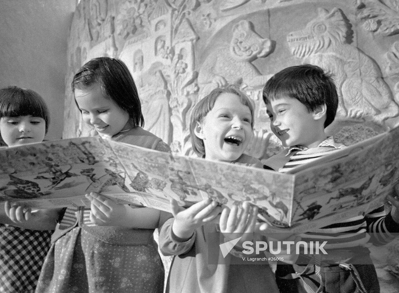 CHILDREN BOOK LAUGHTER