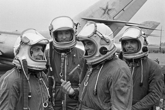 PILOTS DISCUSSION FLIGHT