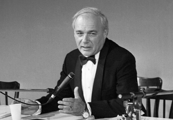 TV PRESENTER VLADIMIR POZNER