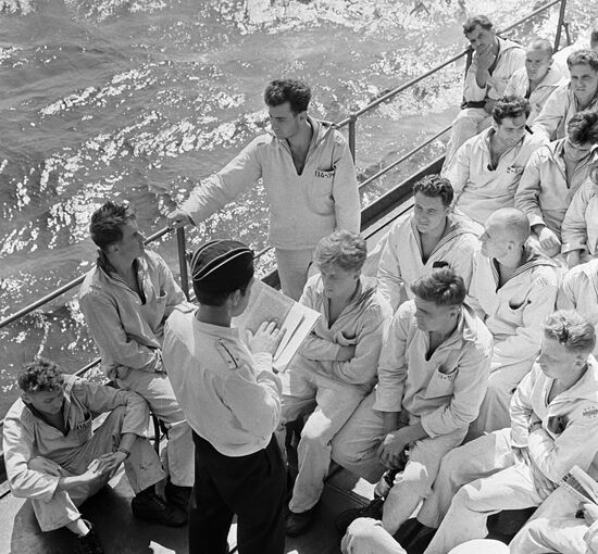 BLACK SEA FLEET SEAMEN OFFICER POLITICAL INFORMATION