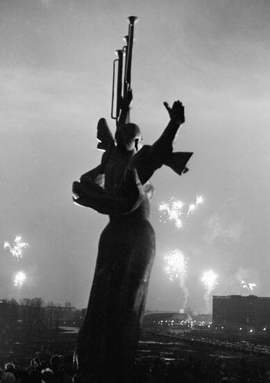 MONUMENT SALUTE
