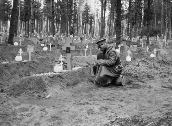 SOLDIER GRAVES GRAVEYARD 