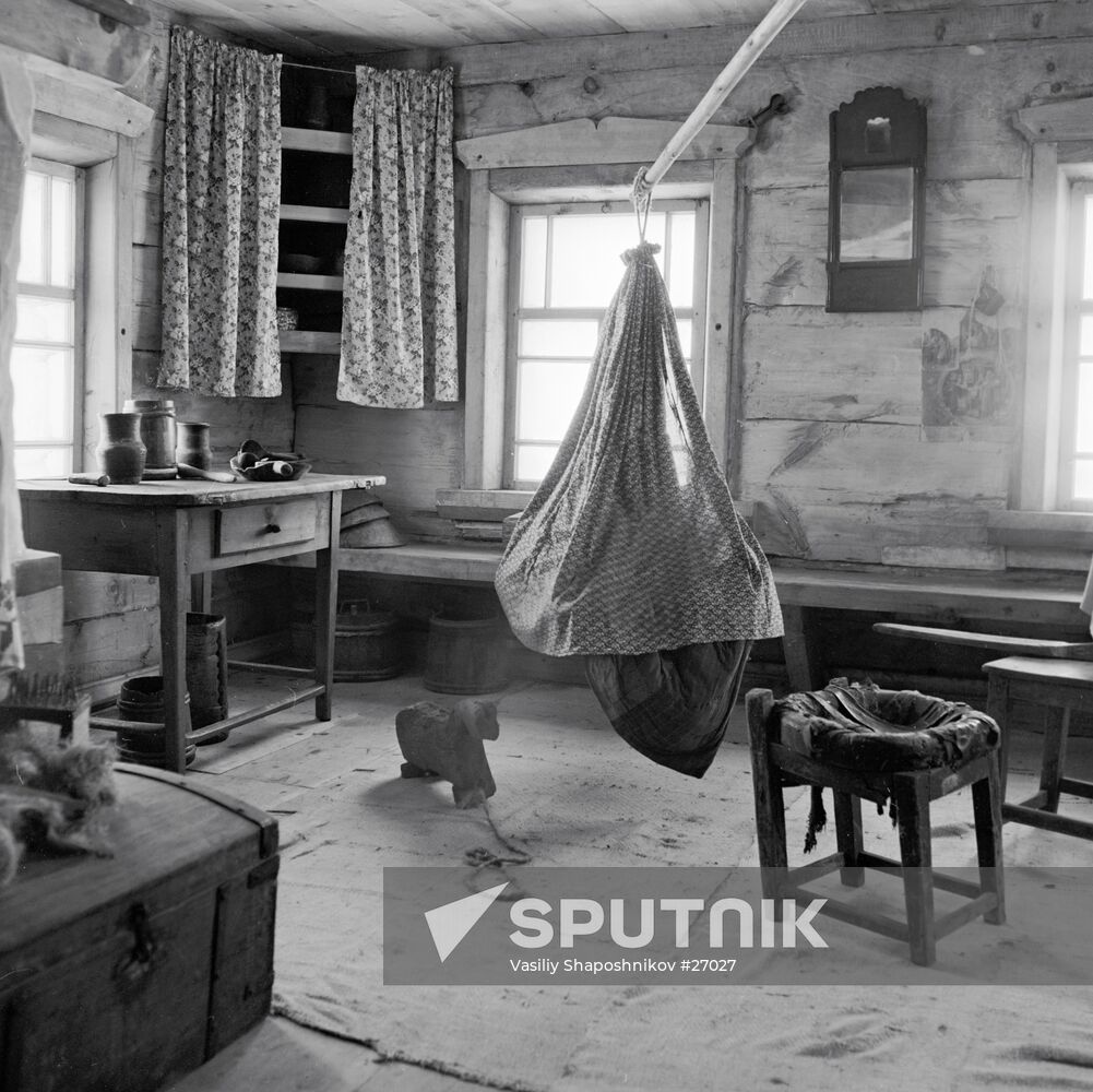 ROOM CRADLE INTERIOR 