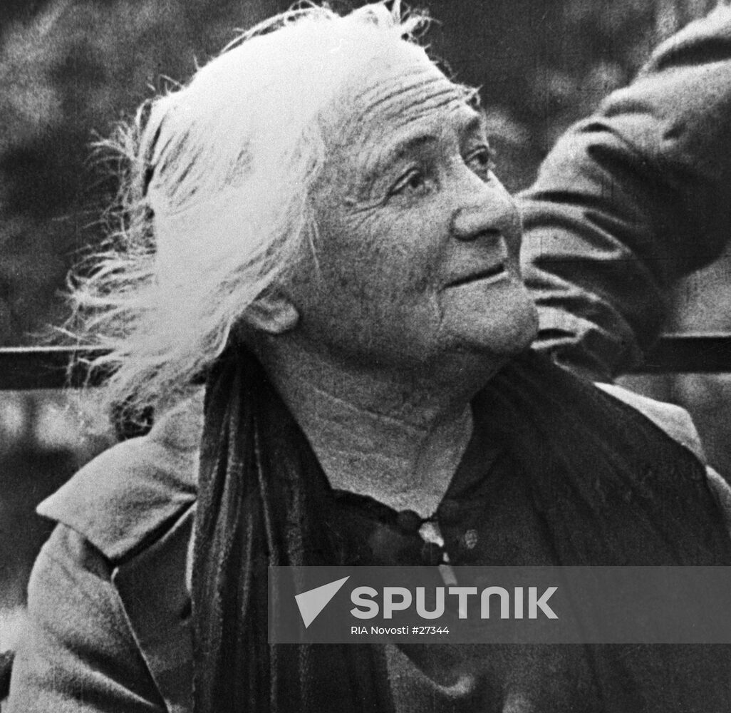 RED SQUARE CLARA ZETKIN