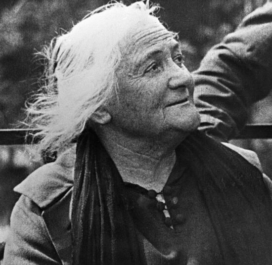 RED SQUARE CLARA ZETKIN