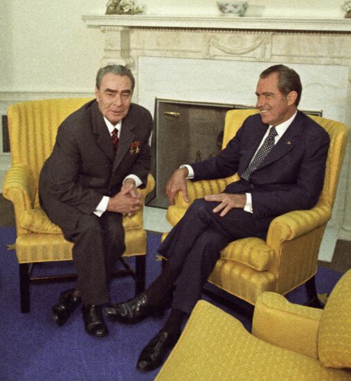 VISIT BREZHNEV NIXON TALK
