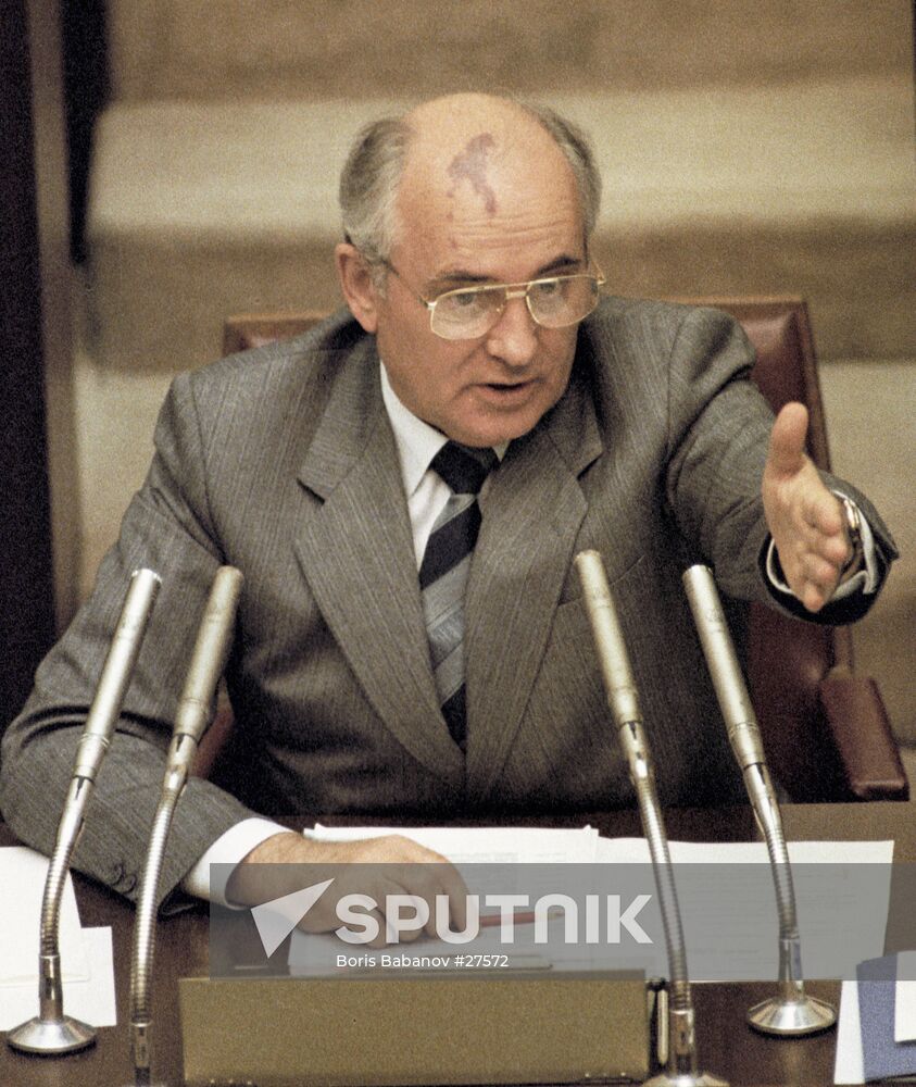 GORBACHEV MEETING TALK HAND GESTURE 
