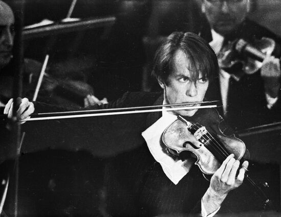 VIOLINIST KREMER WINNER TCHAIKOVSKY CONTEST