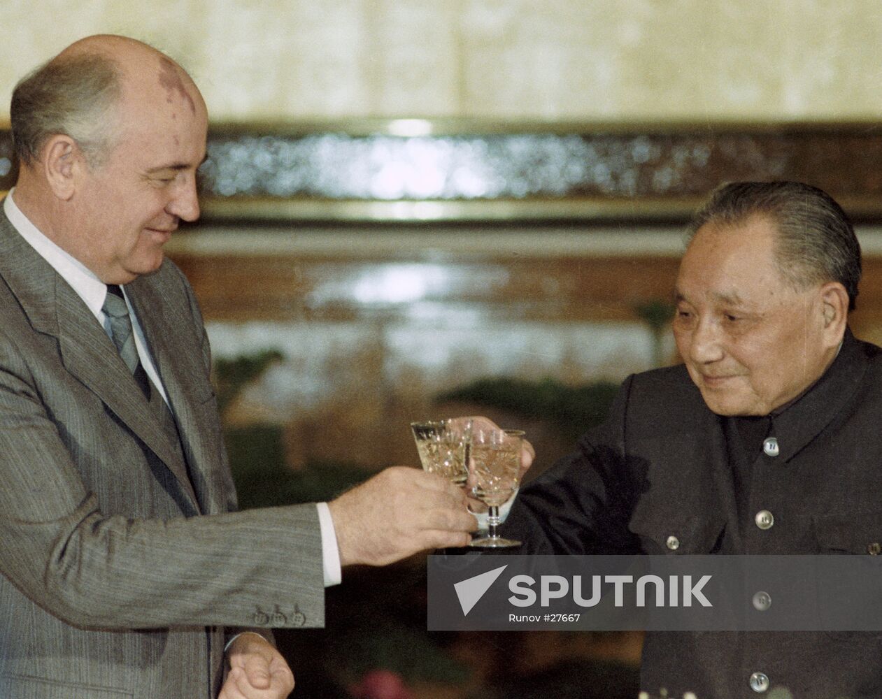 CHINA VISIT GORBACHEV DENG XIAOPING GLASSES