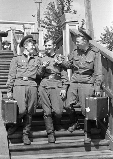 SOLDIERS 