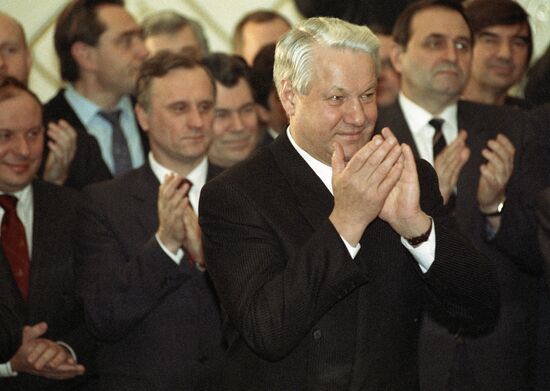 PRESIDENT RUSSIA YELTSIN APPLAUSE BURBULIS