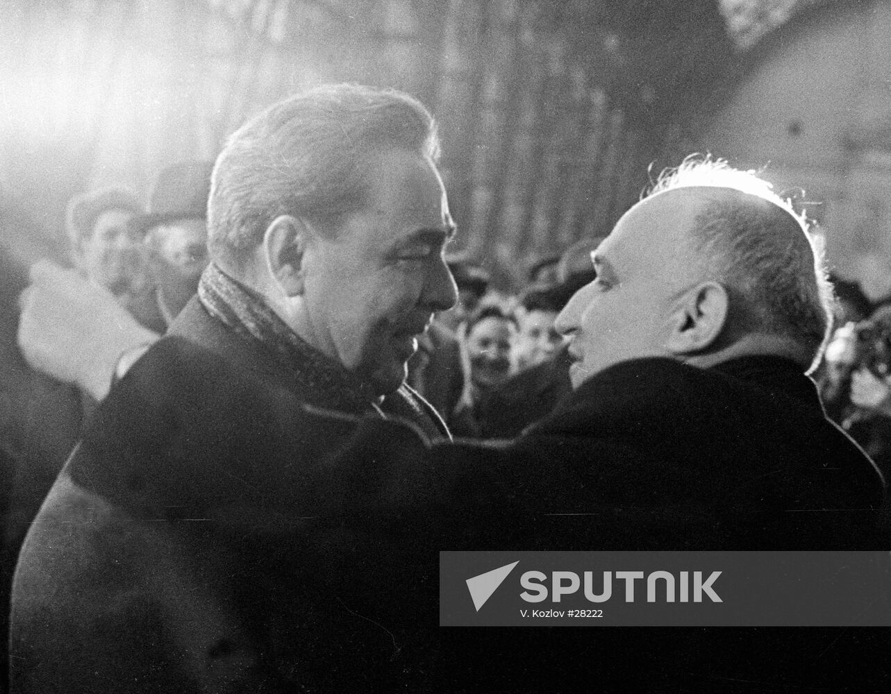 BREZHNEV ZHIVKOV MEETING RAILWAY STATION