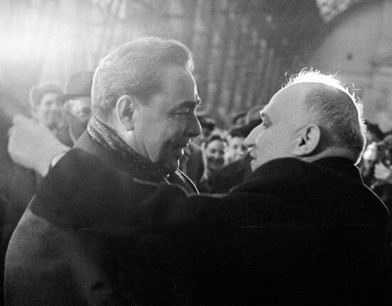 BREZHNEV ZHIVKOV MEETING RAILWAY STATION