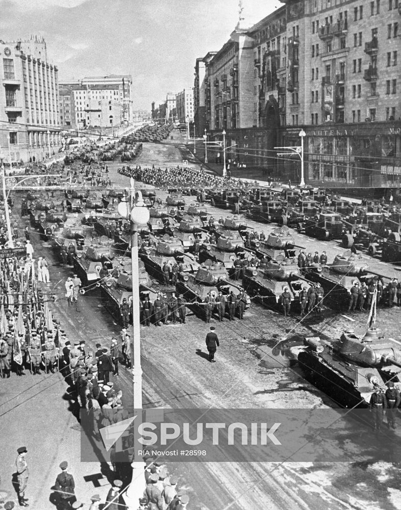 MOSCOW PARADE TANKS VICTORY DAY 