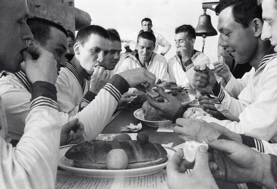 SAILORS BIRTHDAY SHIP