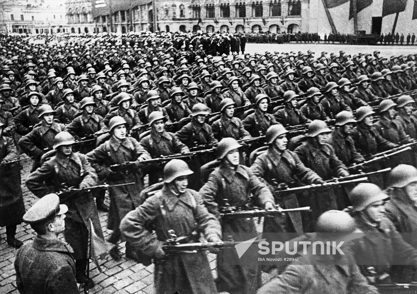 SOLDIERS PARADE RED SQUARE