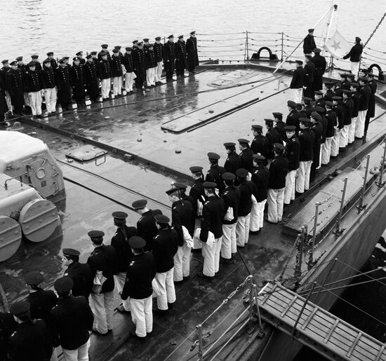 WARSHIP DECK SAILORS FLAG