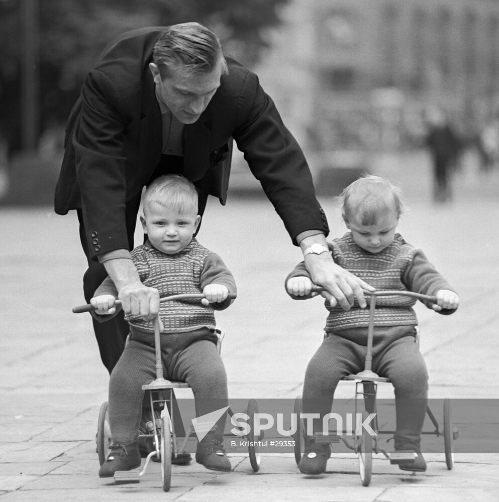 Father Twins Tricycle 