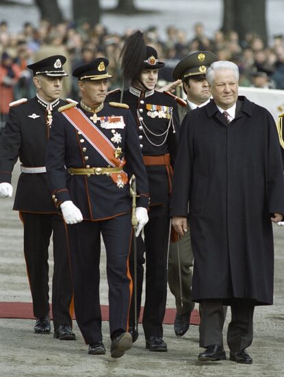 YELTSIN HAROLD V GUARD