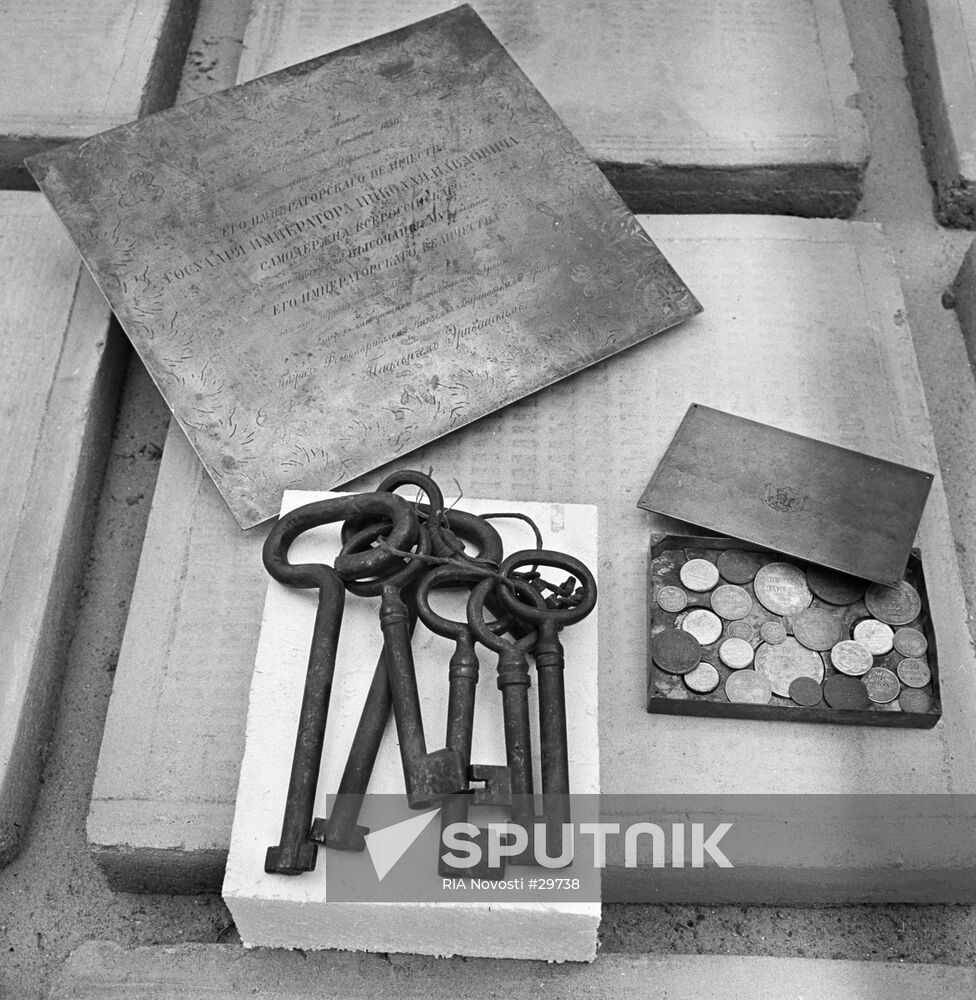 BREST FORTRESS KEYS COINS 