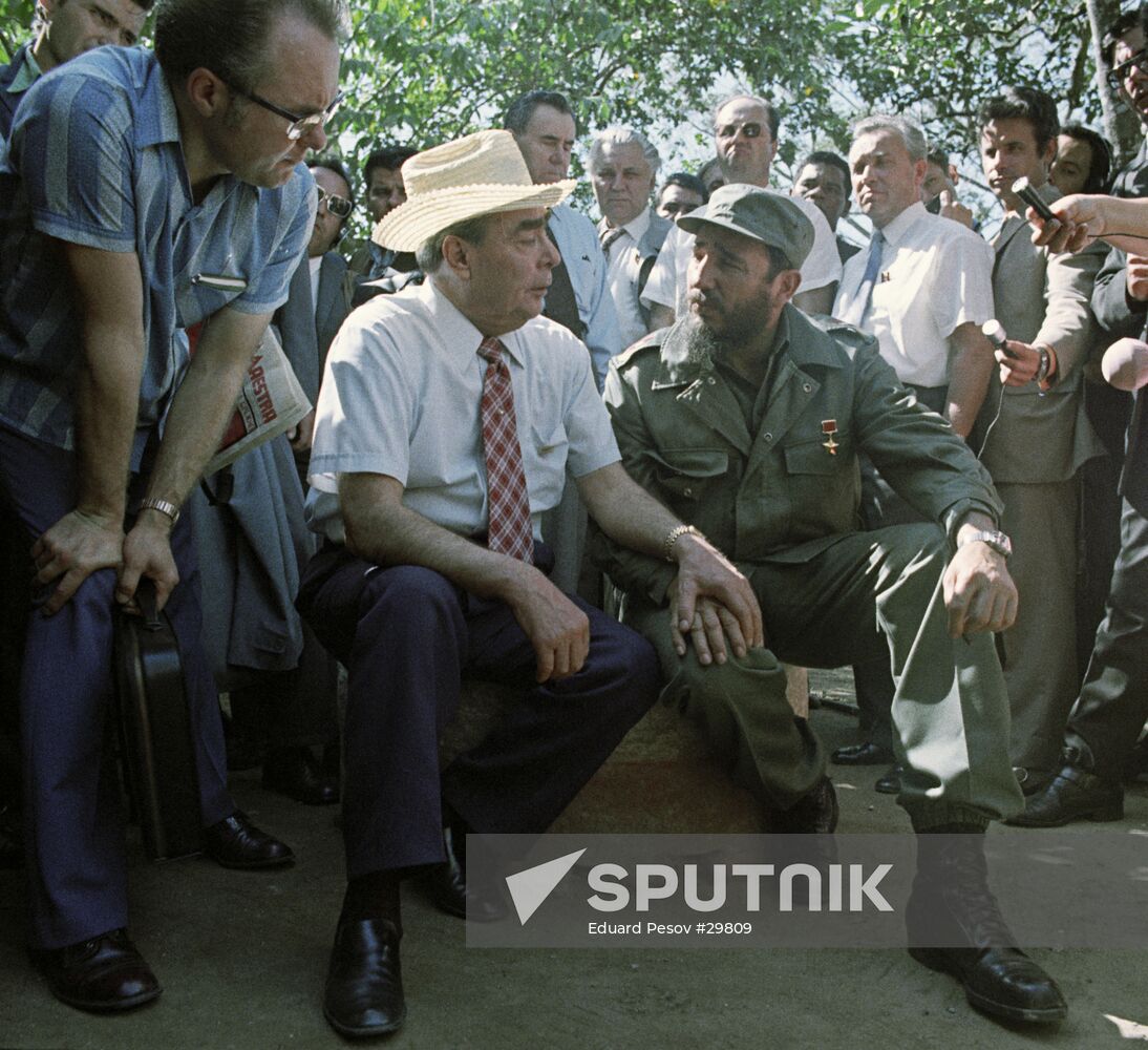 BREZHNEV FIDEL CASTRO