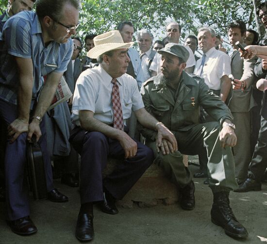 BREZHNEV FIDEL CASTRO