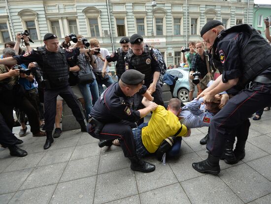 LGBT activists campaign in Moscow