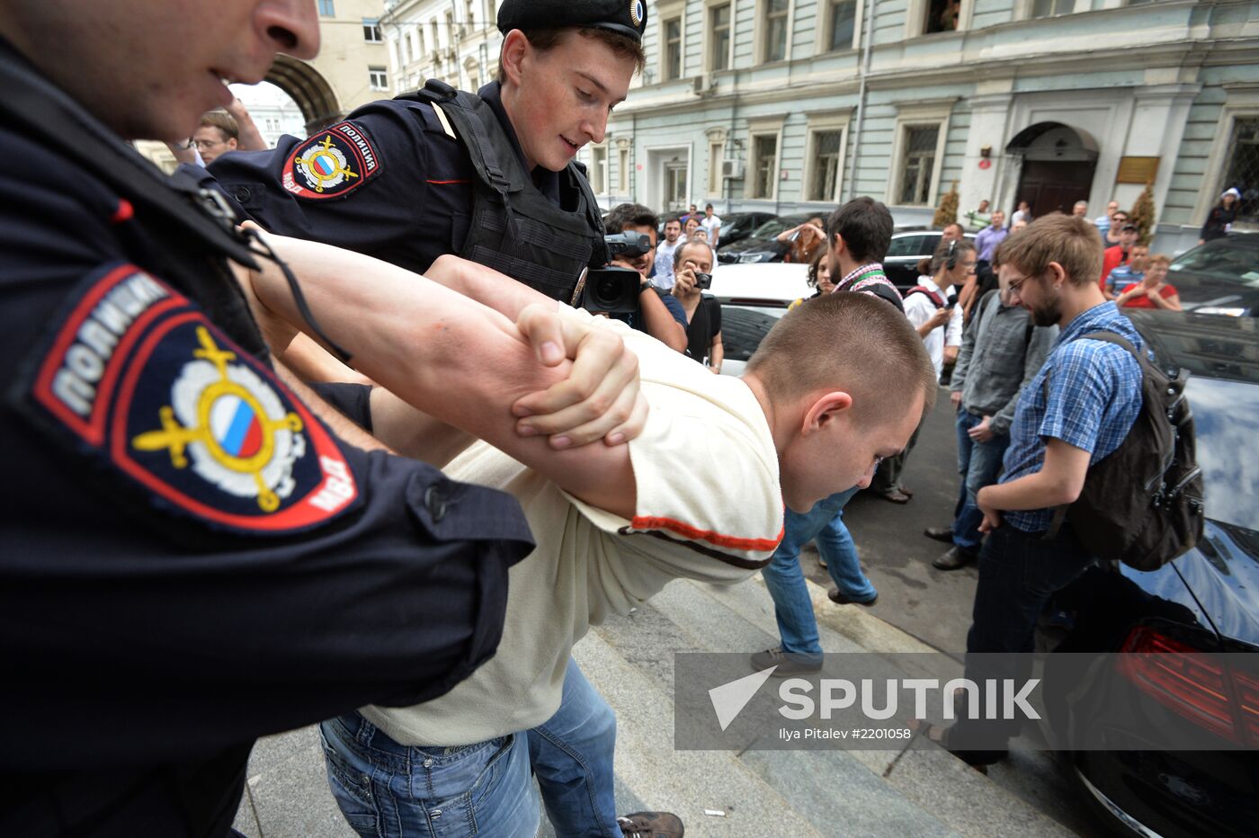 LGBT activists campaign in Moscow