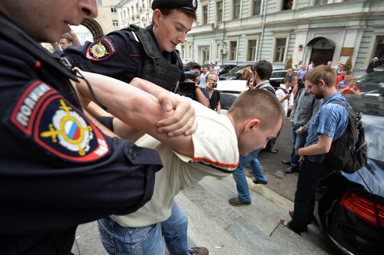 LGBT activists campaign in Moscow