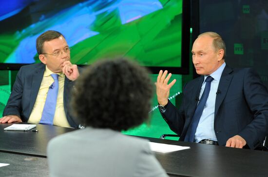 Vladimir Putin visits Russia Today television channel