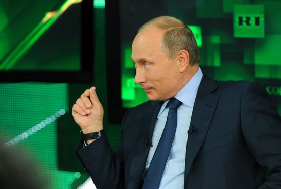 Vladimir Putin visits Russia Today television channel