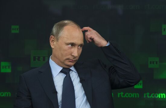 Vladimir Putin visits Russia Today television channel