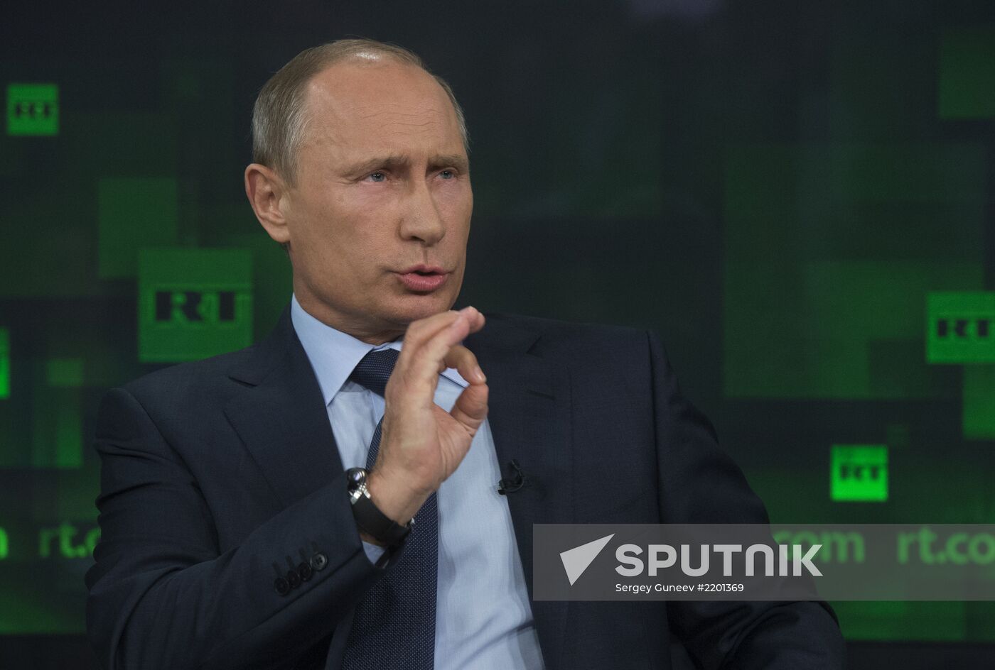 Vladimir Putin visits Russia Today television channel