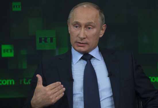 Vladimir Putin visits Russia Today television channel