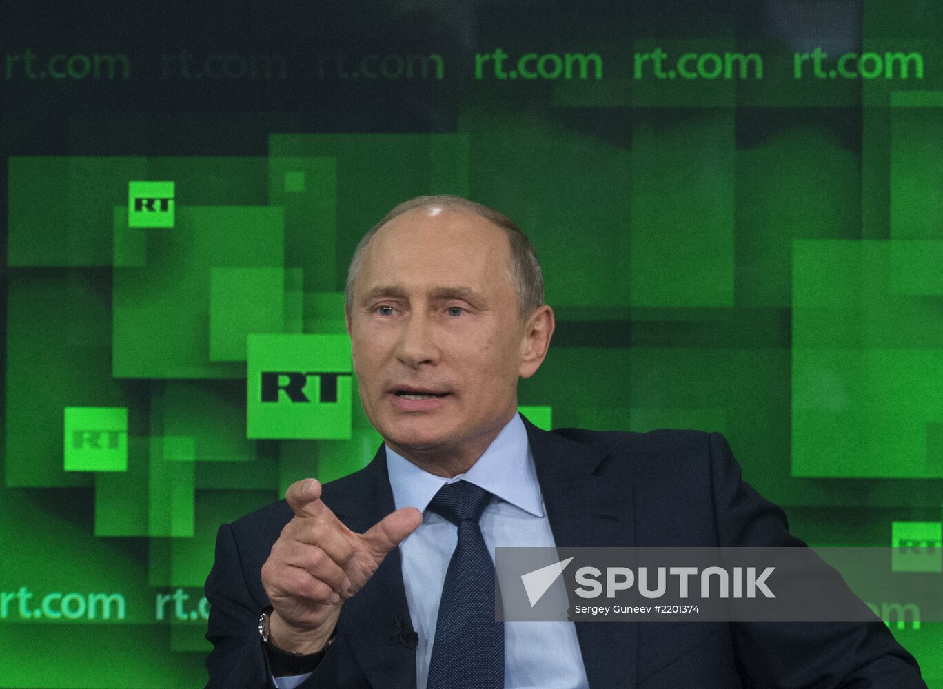 Vladimir Putin visits Russia Today television channel