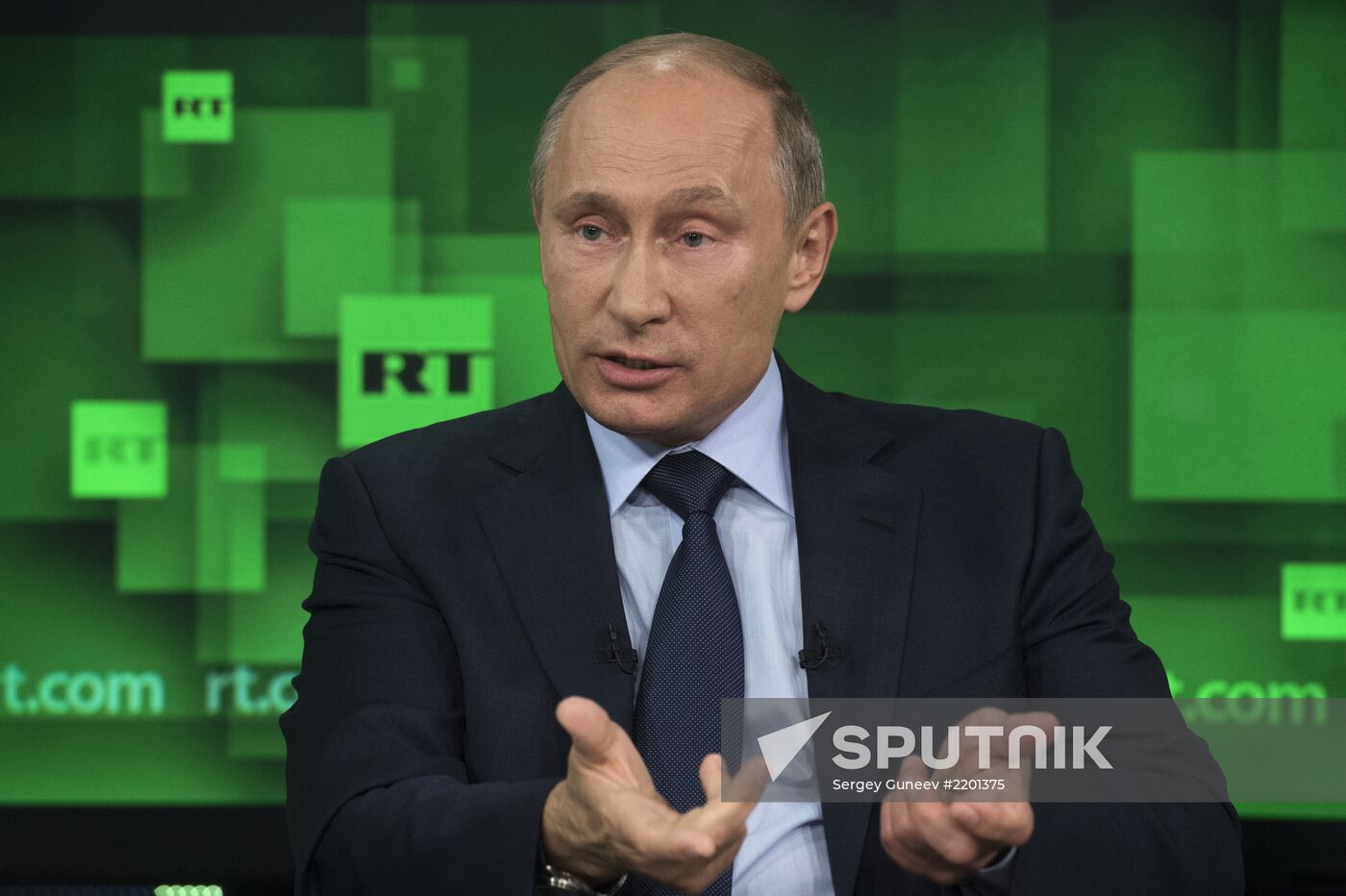 Vladimir Putin visits Russia Today television channel