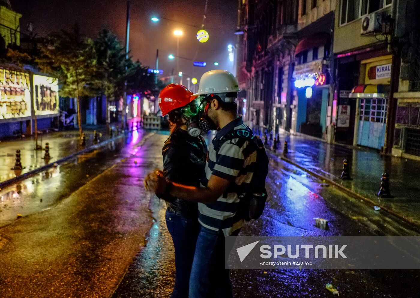 Protesters clash with police in Turkey