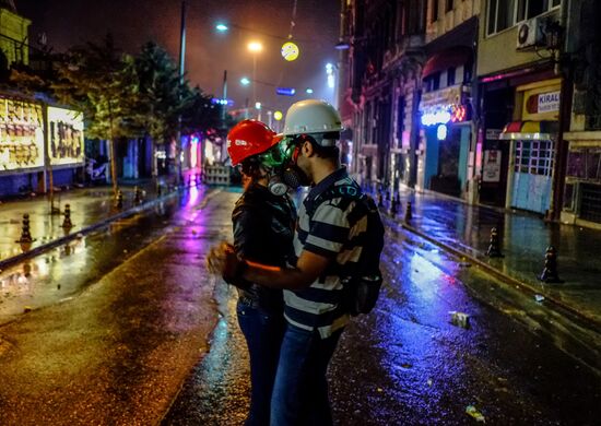 Protesters clash with police in Turkey